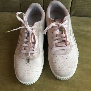 Puma light peachy pink tennis shoes is 9.5 EUR 40.5